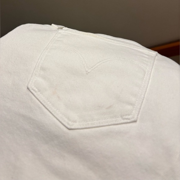 Levi’s Women’s 318 High Rise Shaping Wide Leg Jeans in White, Size 31 - Picture 10 of 10